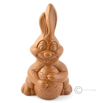 paashaas met ei melkchocolade
