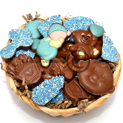 Geboorte chocolade blauw in mandje