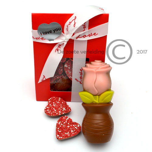 Chocolade valentijn hartjes met roosje
