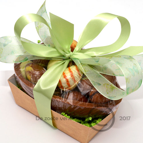 Paasei gevuld met paaseitjes