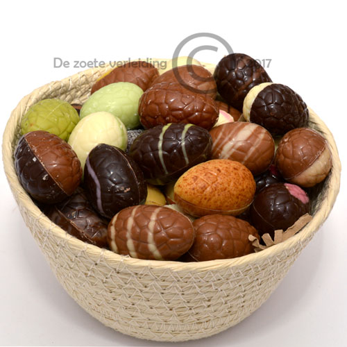 Luxe paaseitjes in mandje