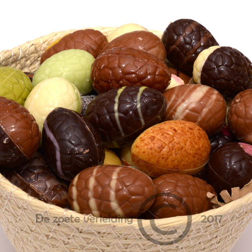 Luxe paaseitjes in mandje