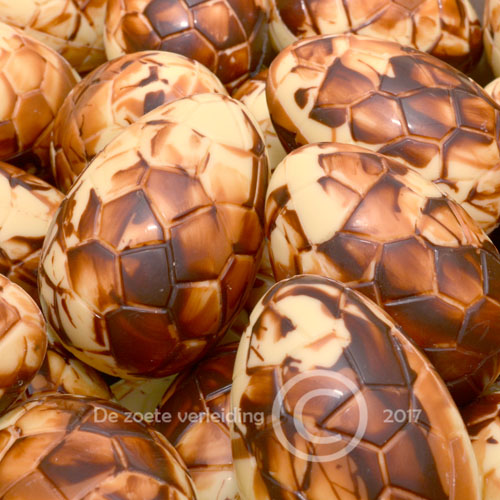 Schilder eieren witte chocolade