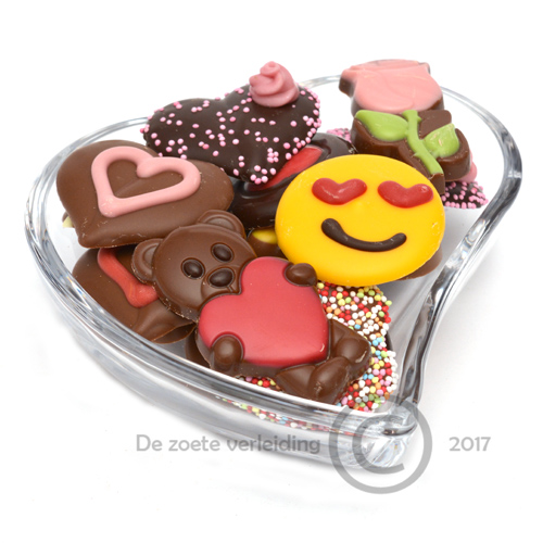 Valentijn chocolade in luxe glazen hartje