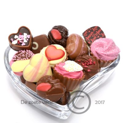 Valentijn bonbons in luxe glazen hartje