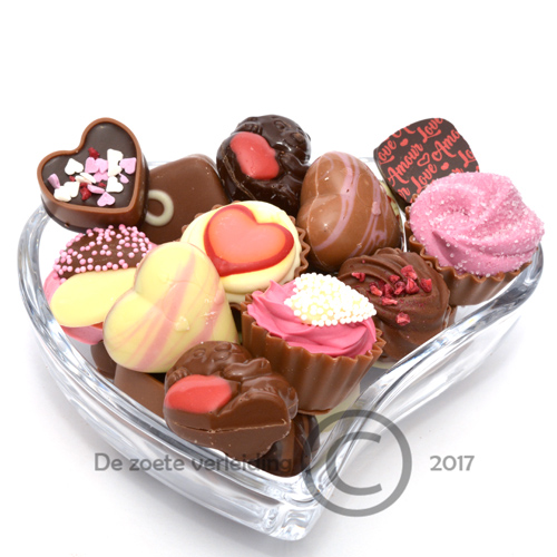 Valentijn bonbons in luxe glazen hartje